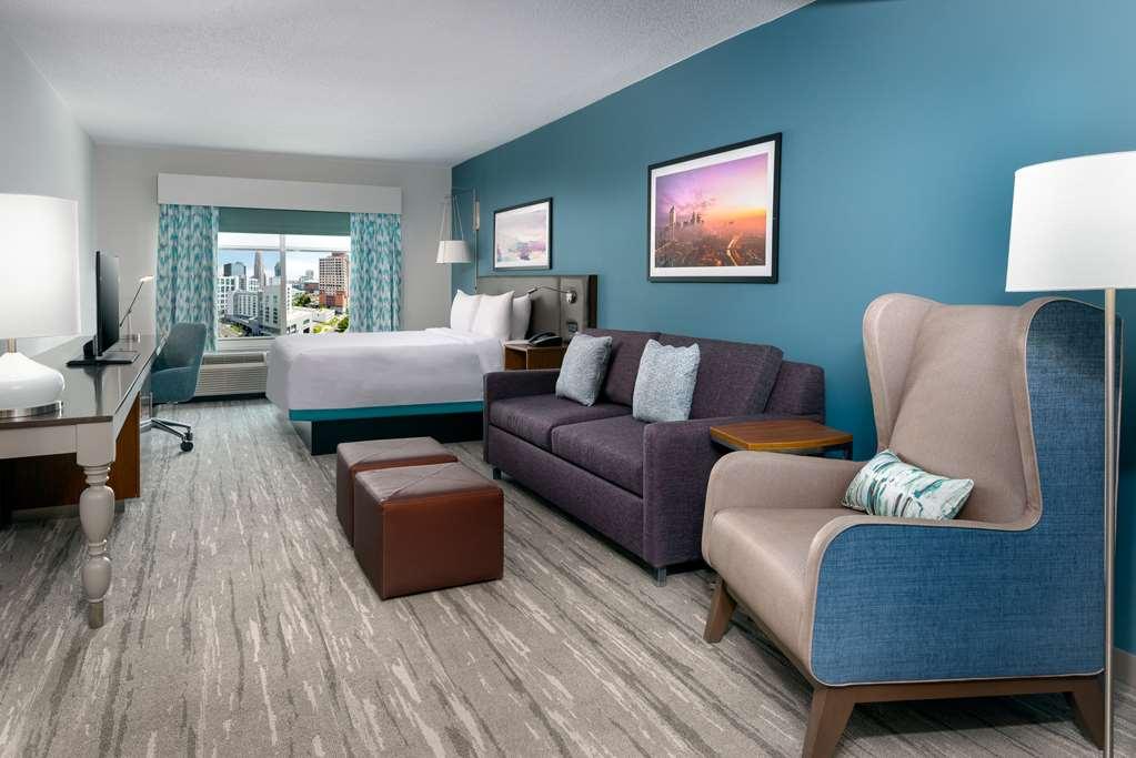 Hilton Garden Inn Charlotte Uptown Rum bild
