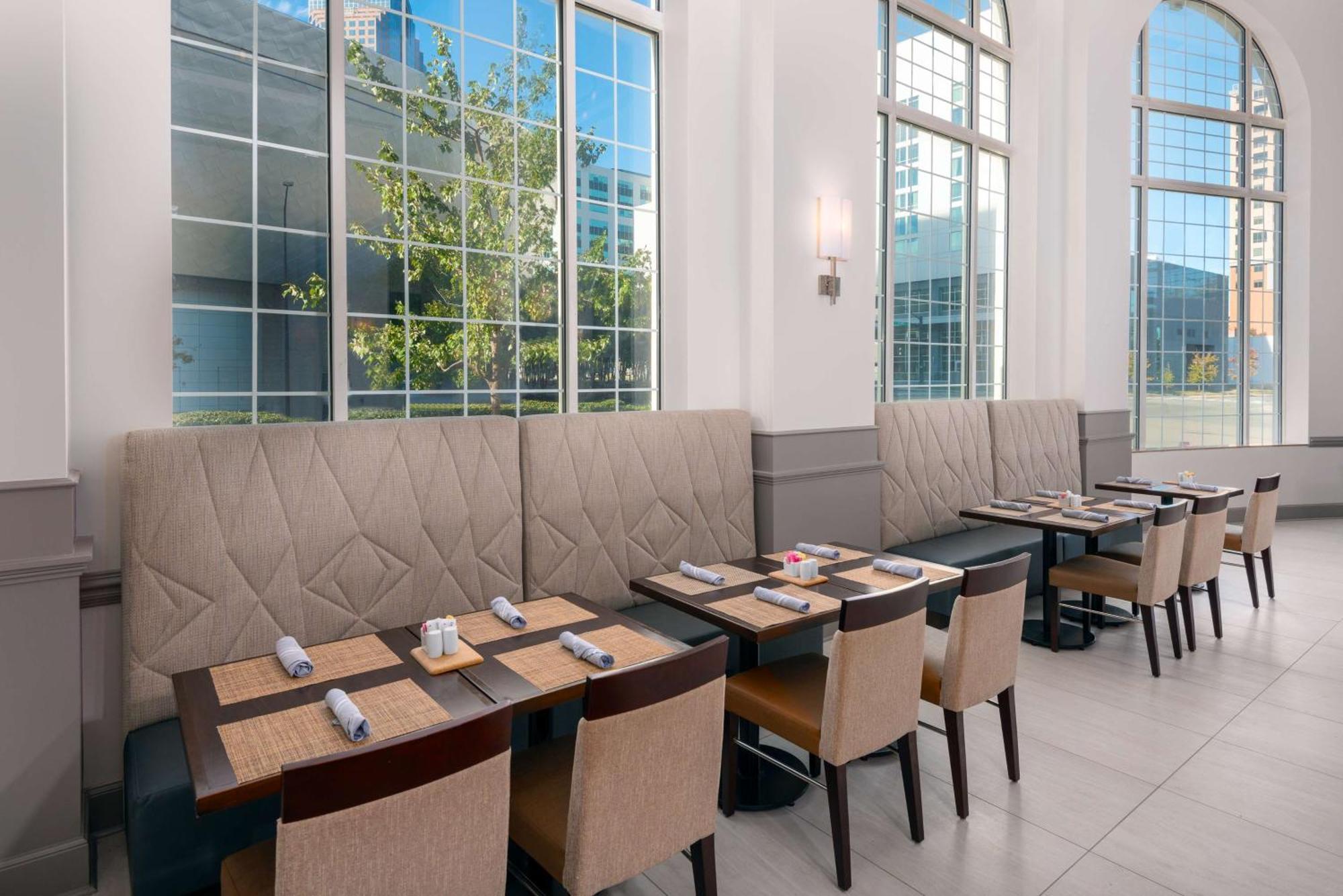 Hilton Garden Inn Charlotte Uptown Exteriör bild